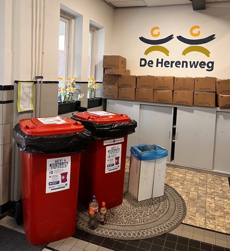Statiegeldbakken op de herenwegschool kl